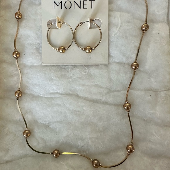 Monet Gold Earrings Classic Minimalist Design - Picture 1 of 3